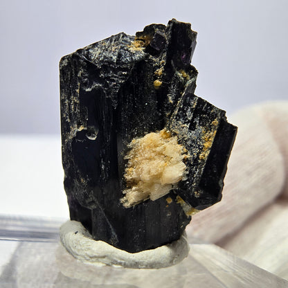 Spécimen de cube de fluorite fantôme zonal, de muscovite et de tourmaline Schorl, Erongo, Namibie, 20 x 19 x 13 mm 