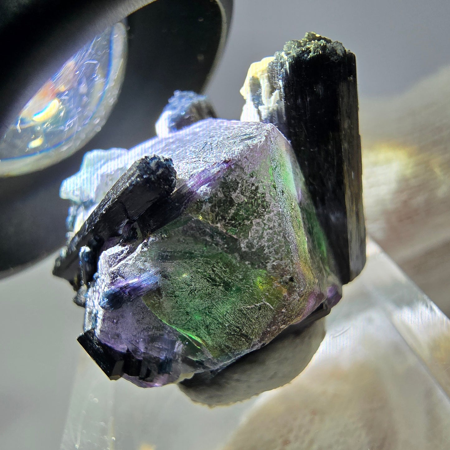 Spécimen de cube de fluorite fantôme zonal, de muscovite et de tourmaline Schorl, Erongo, Namibie, 25 x 20 x 18 mm 