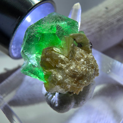 Cube de fluorite fantôme, quartz fumé, hyalite et muscovite, spécimen d'Erongo, Namibie, 20 x 15 x 13 mm 