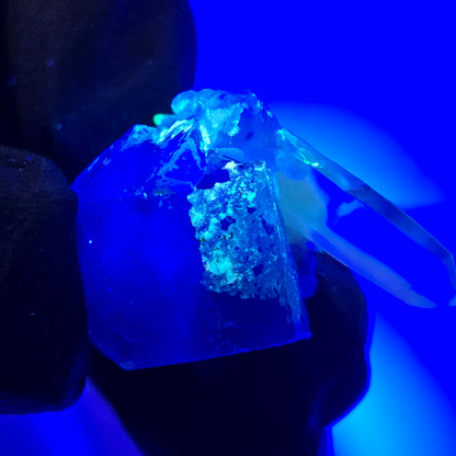 Cube de fluorite fantôme, quartz fumé, hyalite et muscovite, spécimen d'Erongo, Namibie, 20 x 15 x 13 mm 