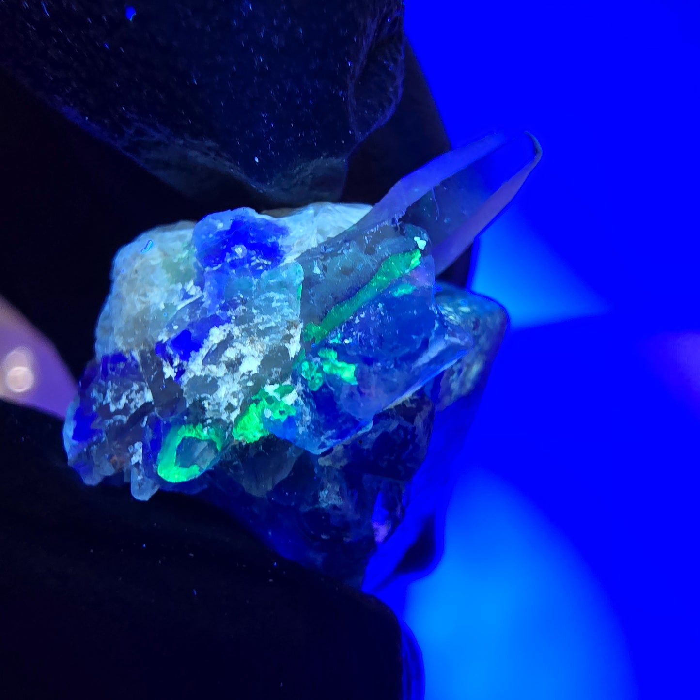 Cube de fluorite fantôme, quartz fumé, hyalite et muscovite, spécimen d'Erongo, Namibie, 20 x 15 x 13 mm 