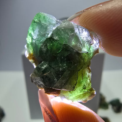 Lot de 16 marches en fluorite fantôme, hyalite, tourmaline Schörl, muscovite, Erongo, Namibie 