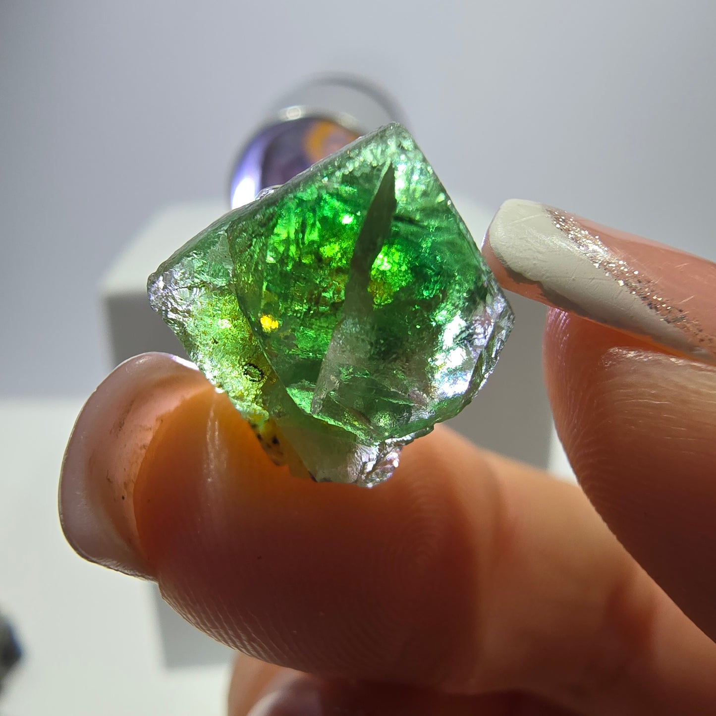 Lot de 16 marches en fluorite fantôme, hyalite, tourmaline Schörl, muscovite, Erongo, Namibie 
