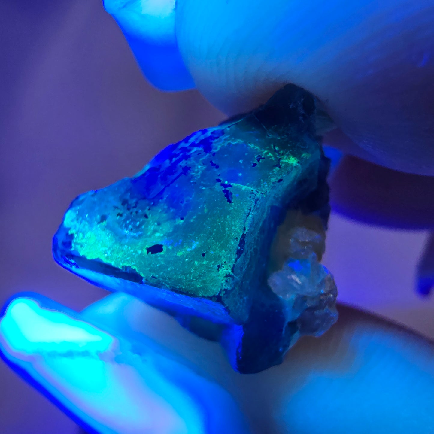 Lot de 16 fluorites fantômes, hyalites, tourmalines Schörl, muscovites, Erongo, Namibie 