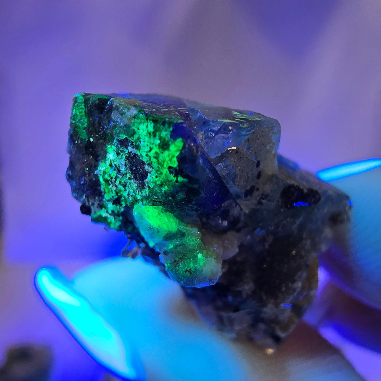 Lot de 16 tourmalines Schörl, fluorite fantôme, hyalite, stade muscovite, Erongo, Namibie 