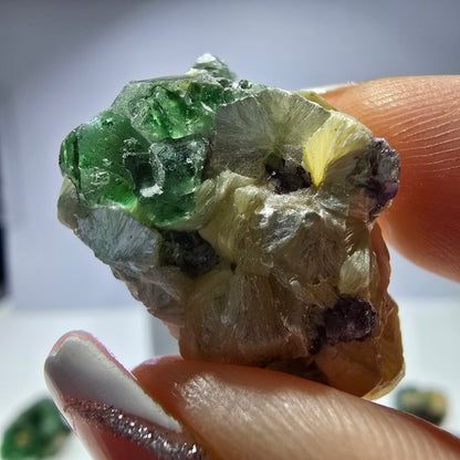 Lot de 16 fluorites fantômes, hyalites, tourmalines Schörl, muscovites, Erongo, Namibie