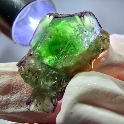 Cube de fluorite fantôme, zonal, spécimen de muscovite, Erongo, Namibie, 24 x 17 x 12 mm 