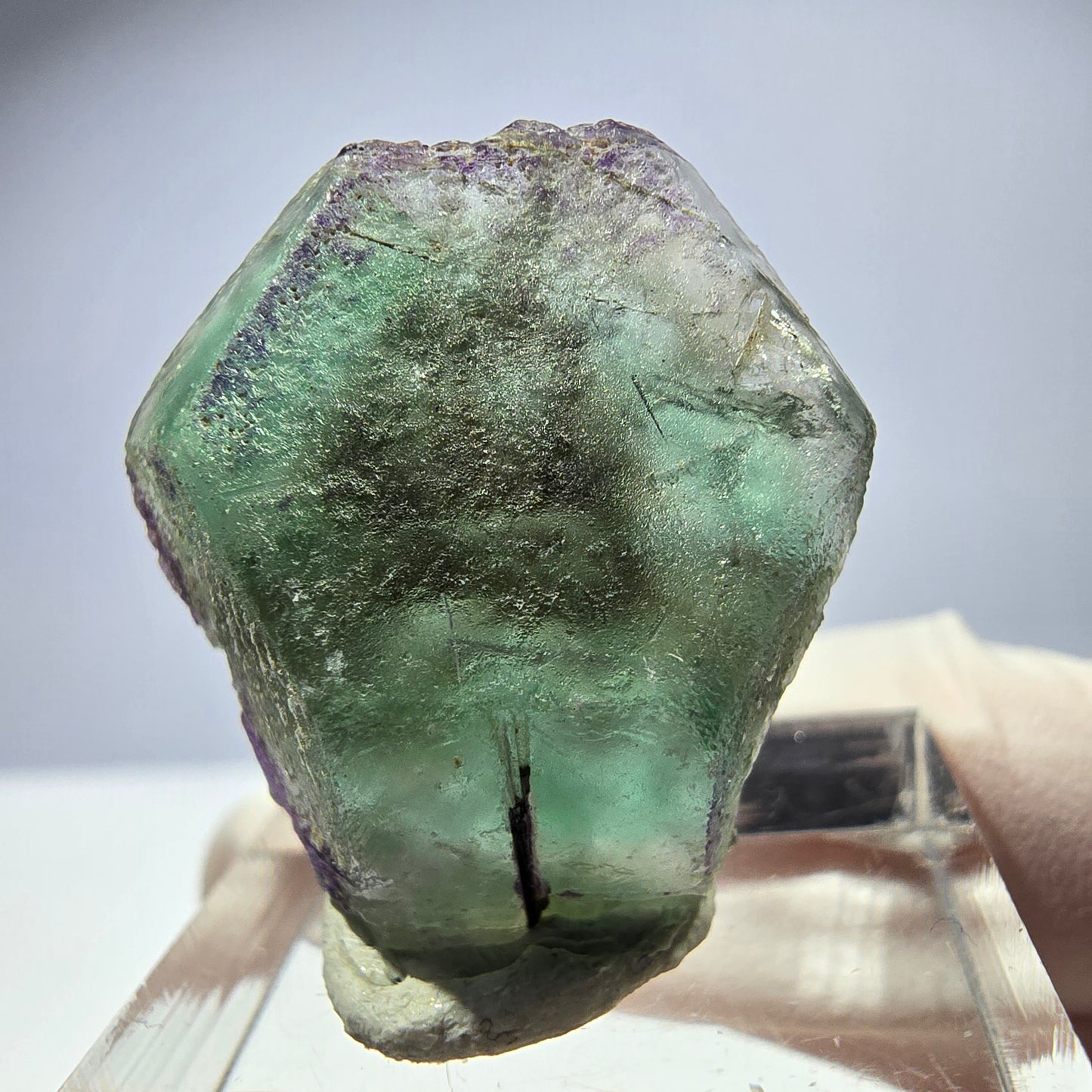 Cube hexagonal de fluorite fantôme, spécimen zonal, Erongo, Namibie, 27 x 24 x 9 mm 