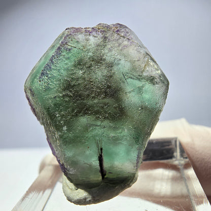 Cube hexagonal de fluorite fantôme, spécimen zonal, Erongo, Namibie, 27 x 24 x 9 mm 