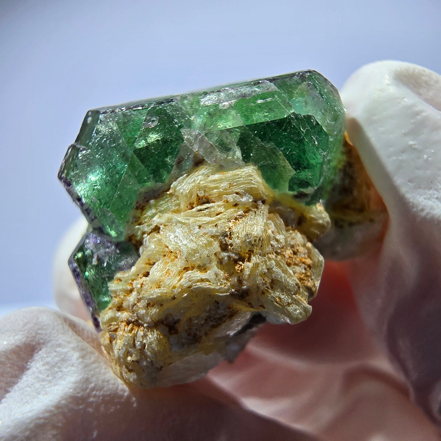 Cube hexagonal de fluorite fantôme, spécimen de muscovite, Erongo, Namibie, 24 x 20 x 19 mm 