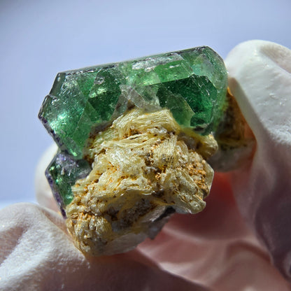 Cube hexagonal de fluorite fantôme, spécimen de muscovite, Erongo, Namibie, 24 x 20 x 19 mm 