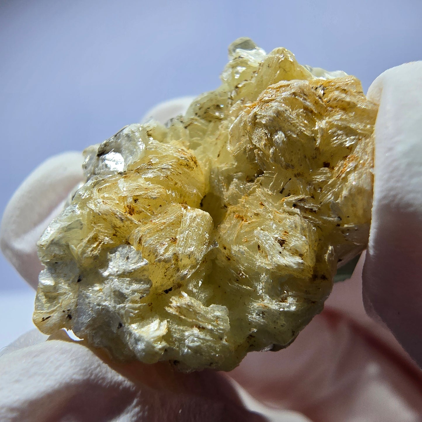 Cube hexagonal de fluorite fantôme, spécimen de muscovite, Erongo, Namibie, 24 x 20 x 19 mm 