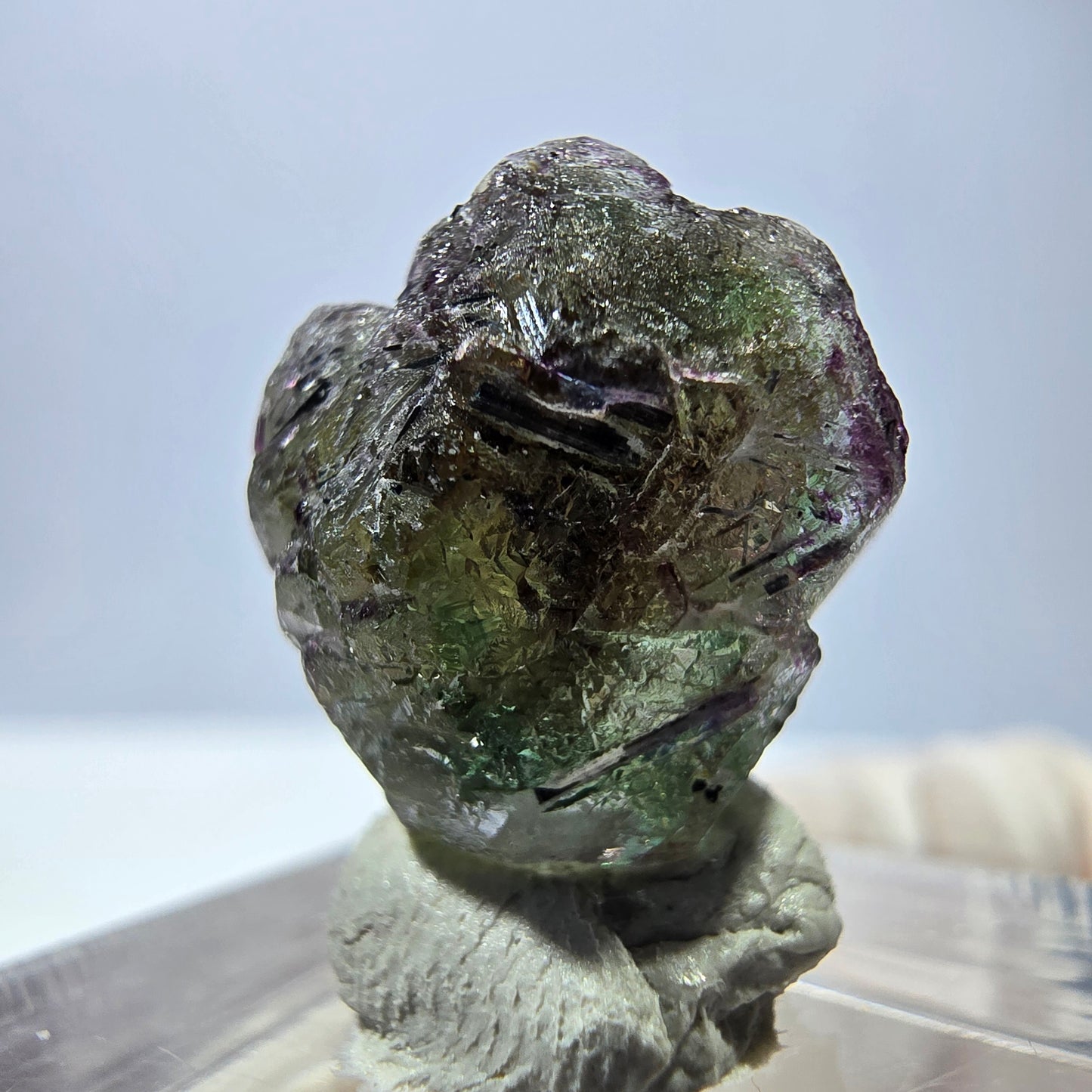 Fluorite fantôme colorée, Spécimen de tourmaline muscovite Schorl, Erongo, Namibie, 15 x 14 x 13 mm 