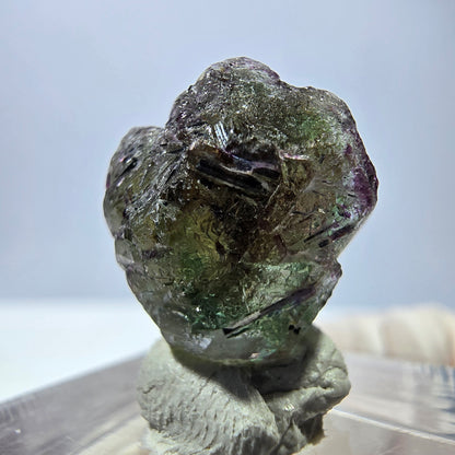 Fluorite fantôme colorée, Spécimen de tourmaline muscovite Schorl, Erongo, Namibie, 15 x 14 x 13 mm 