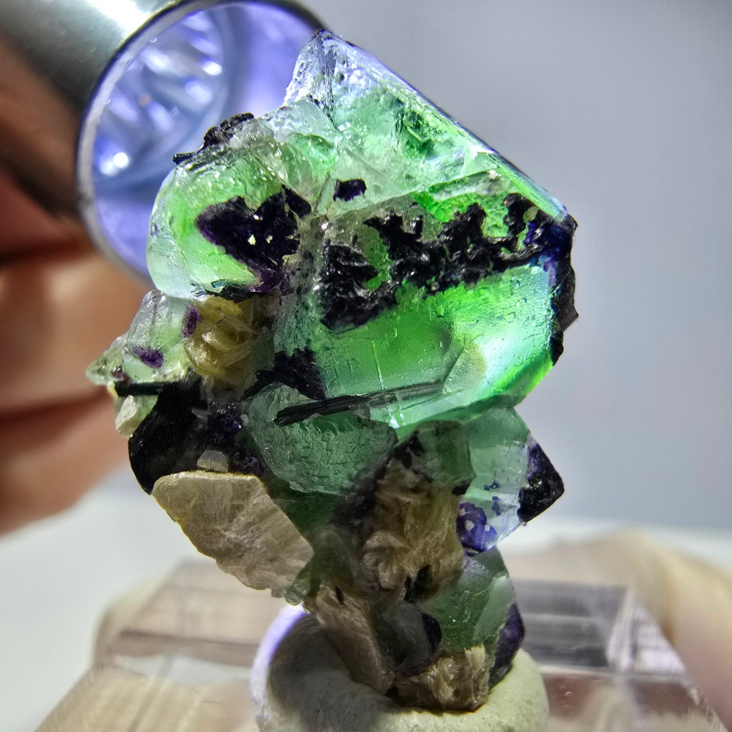 Cube de fluorite fantôme, zonal, muscovite, spécimen de tourmaline Schorl, Erongo, Namibie, 29 x 21 x 14 mm 