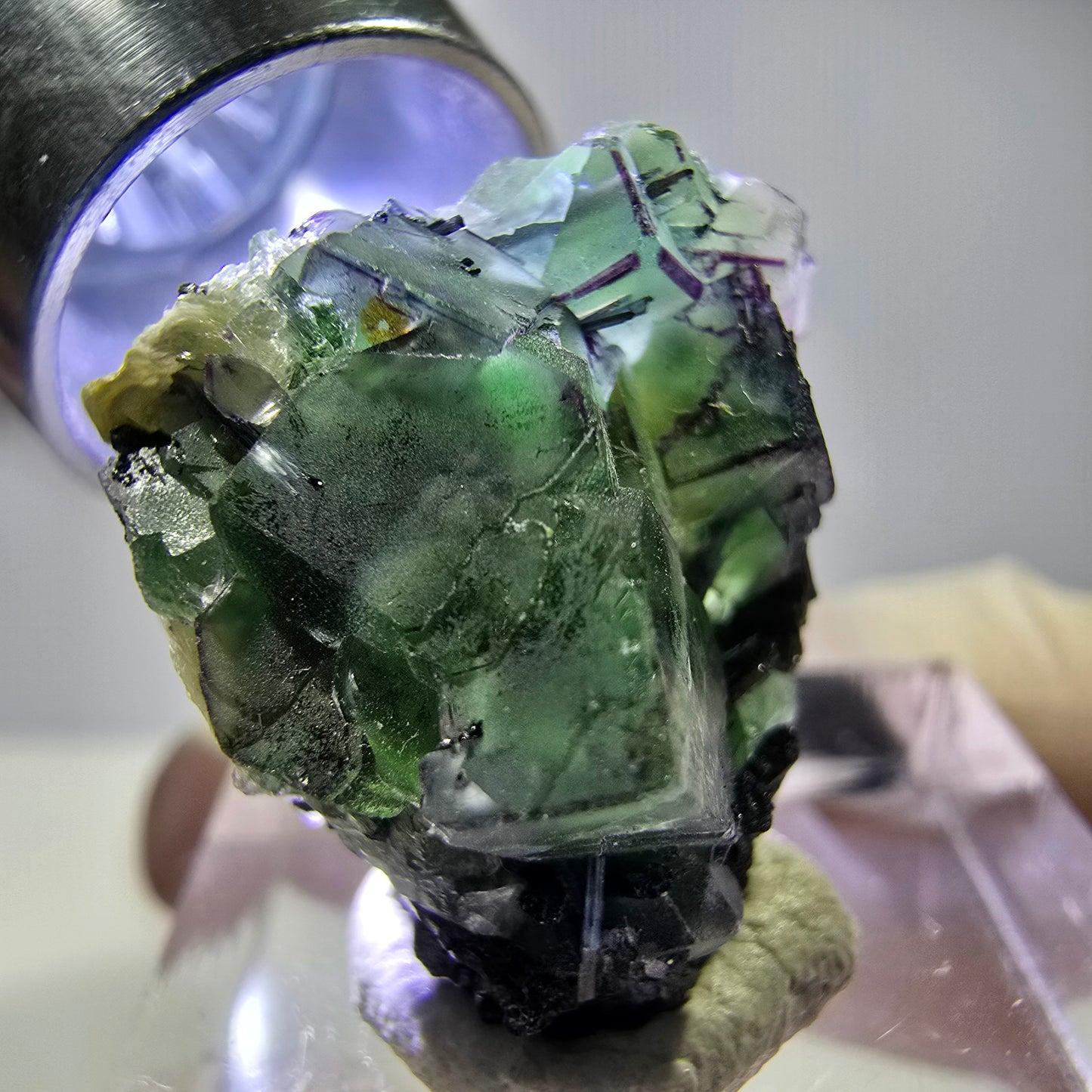 Cube de fluorite fantôme, zonal, muscovite, spécimen de tourmaline Schorl, Erongo, Namibie, 22 x 20 x 15 mm 