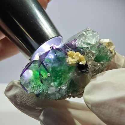 Cube de fluorite fantôme, zonal, muscovite, spécimen de tourmaline Schorl, Erongo, Namibie, 39 x 28 x 22 mm 
