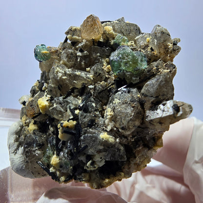 Cube de fluorite fantôme, quartz fumé, tourmaline schol, muscovite, Erongo, Namibie, 44 x 34 x 26 mm 