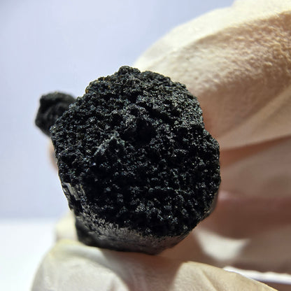 Rare spécimen de tourmaline Schorl et de fluorite cubique, Erongo, Namibie, 32 x 21 x 14 mm 