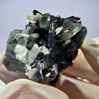Tourmaline Schorl rare, cube de fluorite, spécimen de muscovite, Erongo, Namibie, 30 x 23 x 21 mm 
