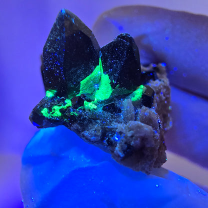 Spécimen rare de tourmaline Schorl, quartz fumé et hyalite, Erongo, Namibie, 37 x 29 x 19 mm 