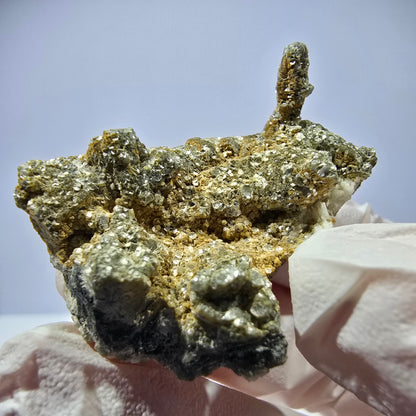 Rare spécimen de muscovite et de tourmaline Schorl, éclat métallique, Erongo, Namibie 40*28*19 mm 