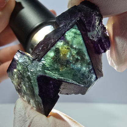Spécimen de cube de fluorite fantôme vert violet zonal 11:11 Angel Pocket, Namibie 45*32*17mm 