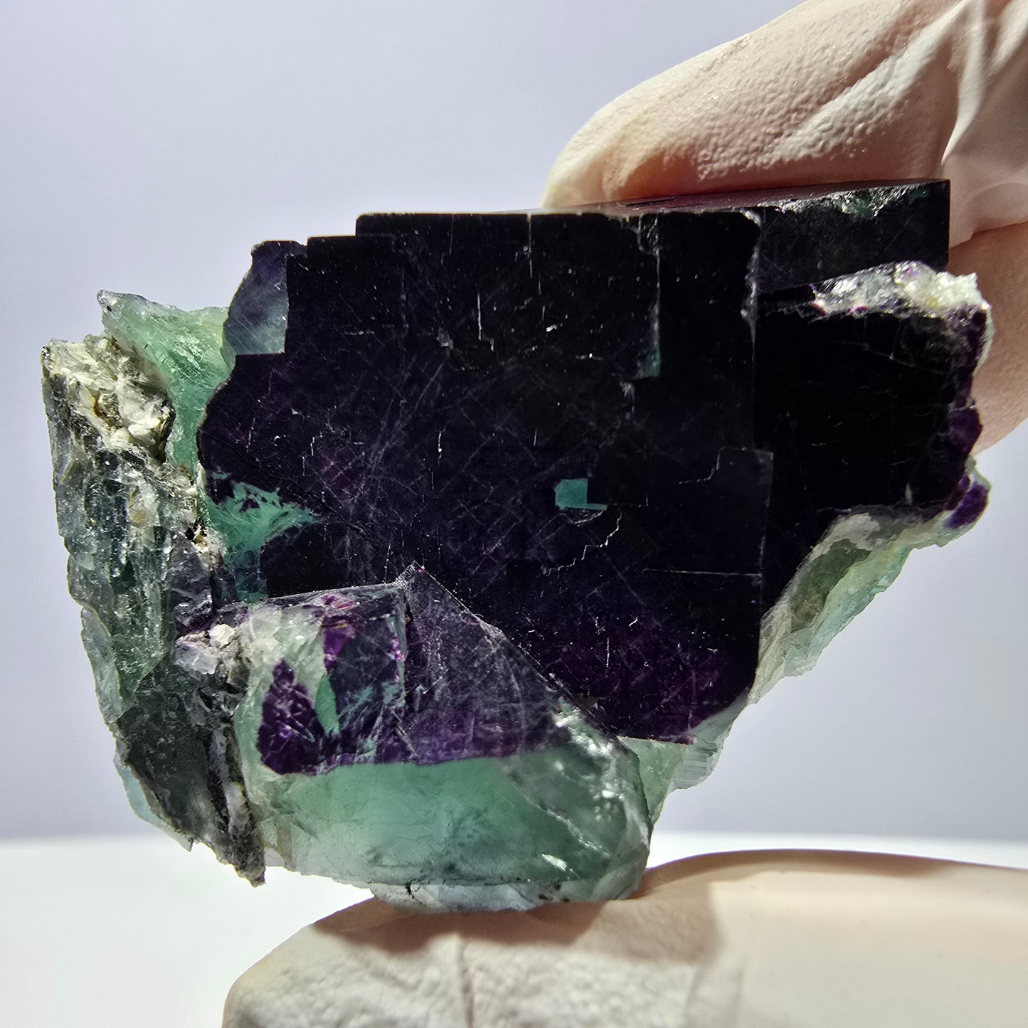 Spécimen de cube de fluorite fantôme vert violet zonal 11:11 Angel Pocket, Namibie 52*46*25mm 