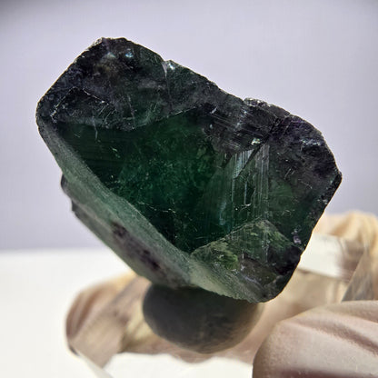 Rare cube de fluorite fantôme parqueté vert violet Okorusu Namibie 28*24*13mm 