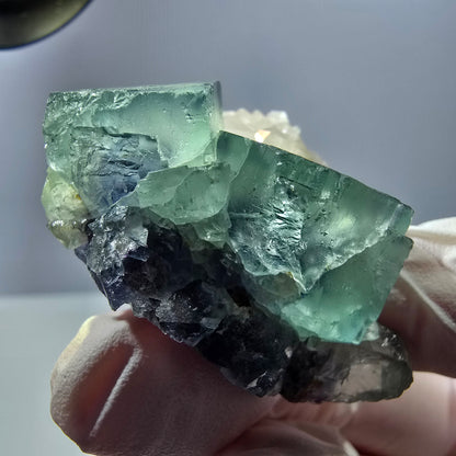 Rare cube de fluorite fantôme, spécimen de quartz vert violet Okorusu Namibie 44 x 32 x 26 mm 