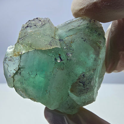 Spécimen de cube de fluorite fantôme transparente, vert parqueté, Okorusu, Namibie, 44 x 43 x 20 mm 