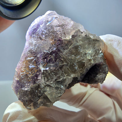 Spécimen de cube de fluorite fantôme creux, étagé, blanc violet Okorusu Namibie 48*43*41mm 