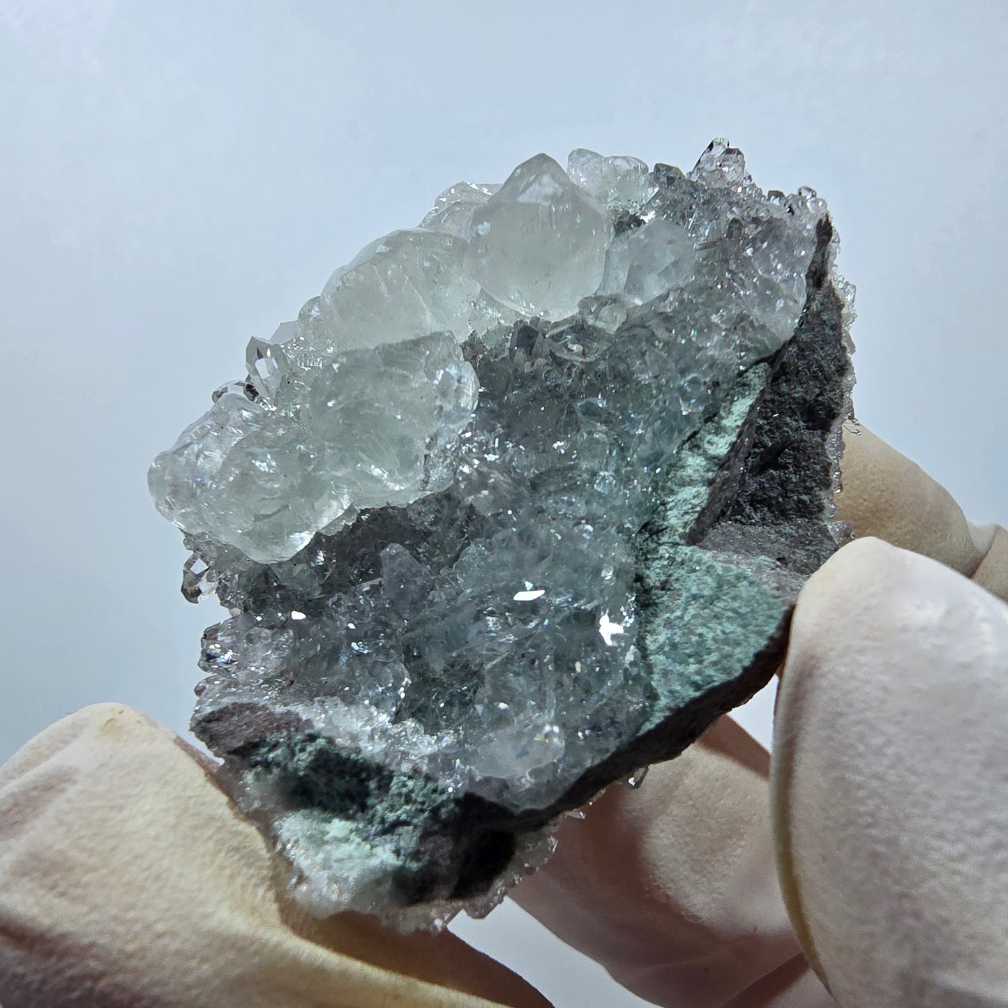 Amas de quartz rare en forme d'étoile de calcite UV, mine Streep, Gobobo, Namibie, 47 x 38 x 21 mm 