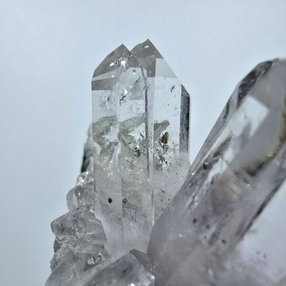 Spécimen d'améthyste fantôme, hématite, calcite, préhnite, mine de Streep, Namibie, 50 x 45 x 25 mm 