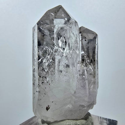 Quartz Harlequin, pointes d'hématite, mine Streep, Goboboseb, Namibie, 39 x 21 x 18 mm