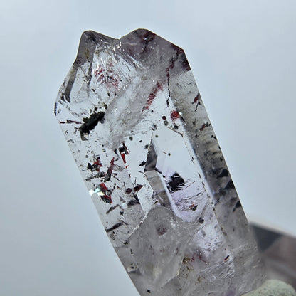 Quartz clair Harlequin Point Streep Mine, Goboboseb, Namibie, 30 x 12 x 10 mm 