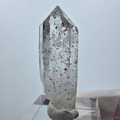 Quartz clair Harlequin Mine Point Streep, Goboboseb, Namibie 42 x 15 x 11 mm 