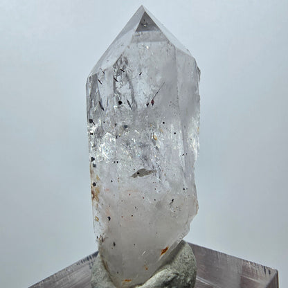 Quartz clair Harlequin Point Streep Mine, Goboboseb, Namibie 43 x 17 x 15 mm 