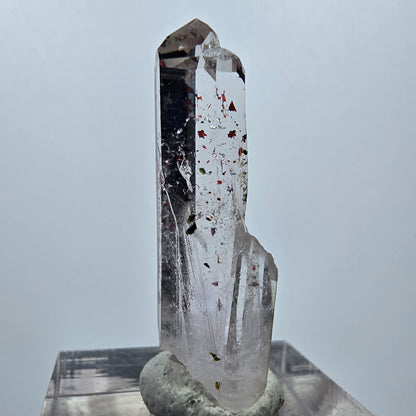 Quartz clair Harlequin Mine Point Streep, Goboboseb, Namibie 34 x 11 x 8 mm 