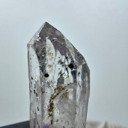 Améthyste fantôme avec hématite, mine Streep, Goboboseb, Namibie, 27 x 13 x 10 mm 