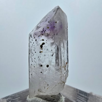 Améthyste fantôme avec hématite, mine Streep, Goboboseb, Namibie, 33 x 14 x 11 mm 
