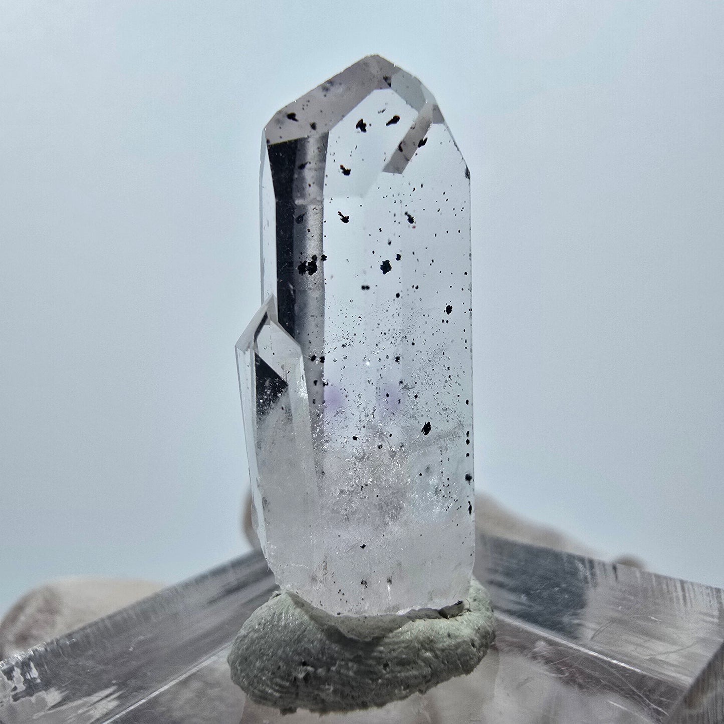 Quartz hématite transparent Point Streep Mine, Goboboseb, Namibie 27 x 11 x 8 mm 