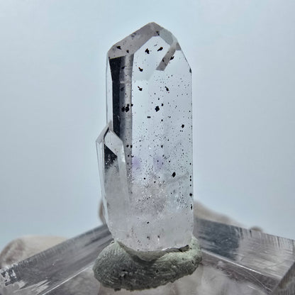 Quartz hématite transparent Point Streep Mine, Goboboseb, Namibie 27 x 11 x 8 mm 