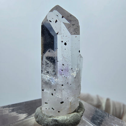 Quartz hématite transparent Point Streep Mine, Goboboseb, Namibie 27 x 11 x 8 mm 