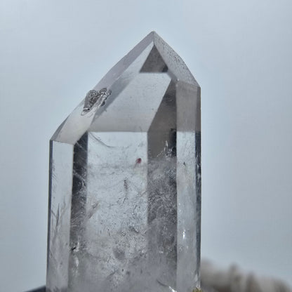 Améthyste fantôme avec hématite, mine Streep, Goboboseb, Namibie, 30 x 15 x 10 mm 