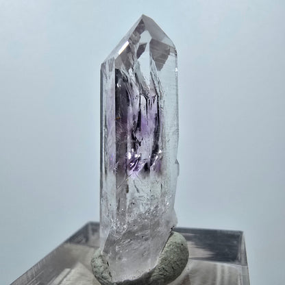Améthyste fantôme avec hématite, mine Streep, Goboboseb, Namibie, 32 x 10 x 10 mm 