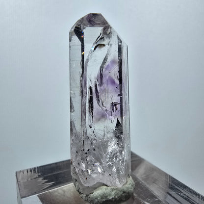 Améthyste fantôme avec hématite, mine Streep, Goboboseb, Namibie, 32 x 10 x 10 mm 