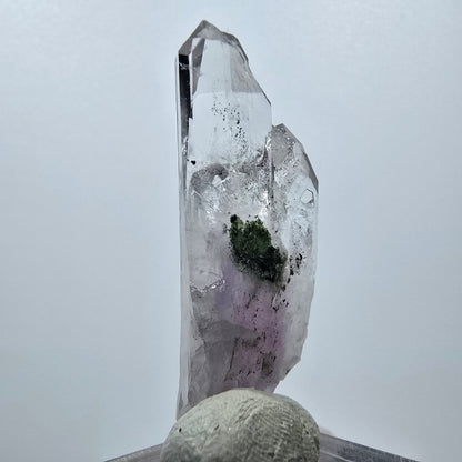 Améthyste fantôme avec hématite, mine Streep, Goboboseb, Namibie, 44 x 16 x 10 mm 