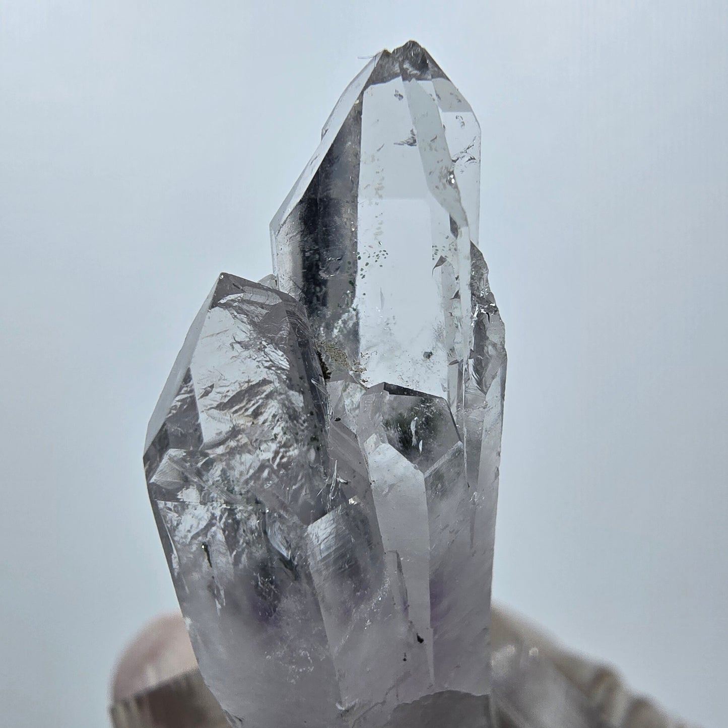 Améthyste fantôme avec hématite, mine Streep, Goboboseb, Namibie, 44 x 16 x 10 mm 