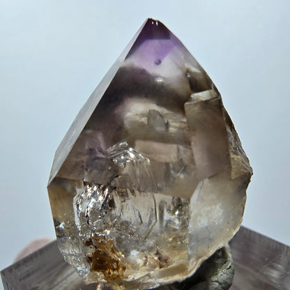 Pointe de sceptre en améthyste fantôme de Goboboseb, Namibie, 30 x 24 x 19 mm 